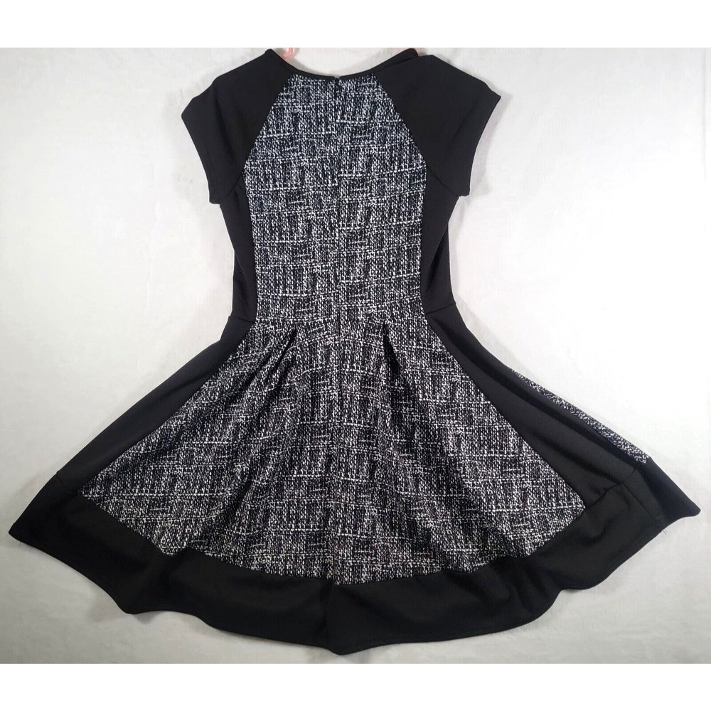 Dina Be Fit & Flare Skater Dress Size XS Extra Small Black & White NEW
